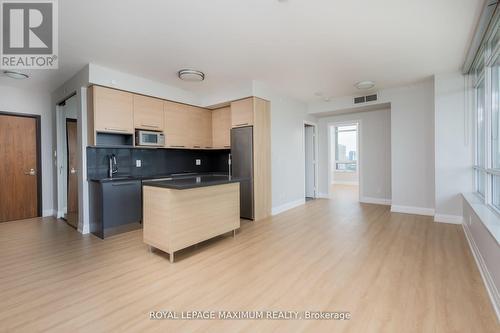 2310 - 36 Park Lawn Road, Toronto, ON - Indoor Photo Showing Kitchen