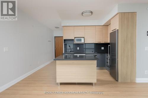 2310 - 36 Park Lawn Road, Toronto, ON - Indoor Photo Showing Kitchen