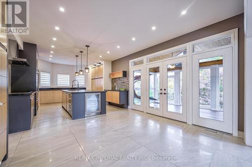 15 Jacinta Court, Richmond Hill, ON - Indoor Photo Showing Kitchen