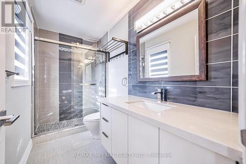 15 Jacinta Court, Richmond Hill, ON - Indoor Photo Showing Bathroom