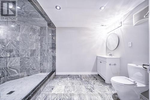 15 Jacinta Court, Richmond Hill, ON - Indoor Photo Showing Bathroom