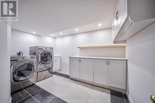 15 Jacinta Court, Richmond Hill, ON - Indoor Photo Showing Laundry Room