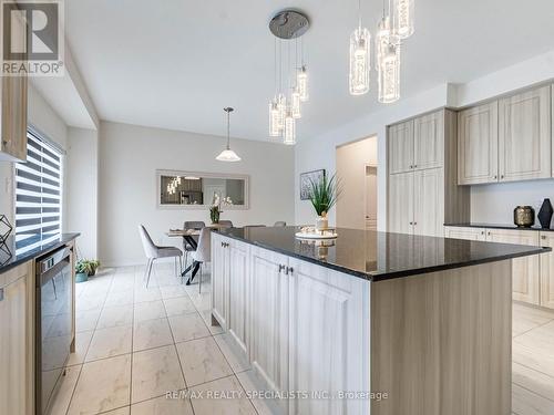 87 Dolobram Trail, Brampton, ON - Indoor Photo Showing Kitchen With Upgraded Kitchen