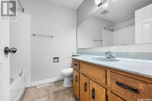 63 Noonan Road, Regina, SK - Indoor Photo Showing Bathroom