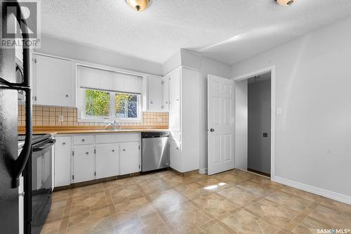 63 Noonan Road, Regina, SK - Indoor Photo Showing Kitchen With Double Sink