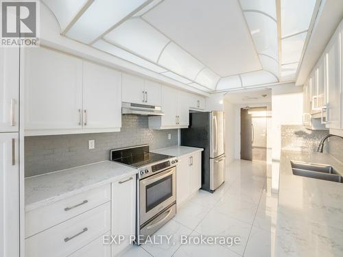 712 - 4725 Sheppard Avenue E, Toronto, ON - Indoor Photo Showing Kitchen With Double Sink