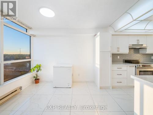 712 - 4725 Sheppard Avenue E, Toronto, ON - Indoor Photo Showing Kitchen