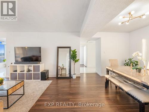 712 - 4725 Sheppard Avenue E, Toronto, ON - Indoor Photo Showing Living Room