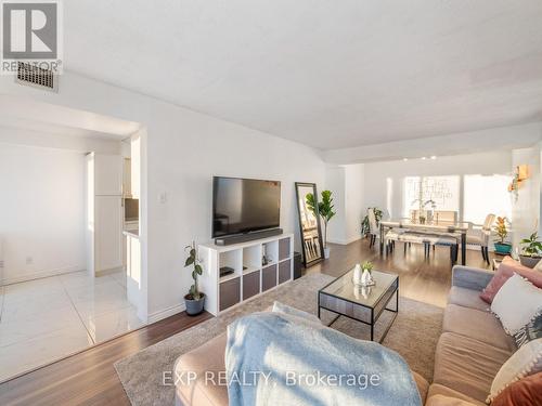 712 - 4725 Sheppard Avenue E, Toronto, ON - Indoor Photo Showing Living Room