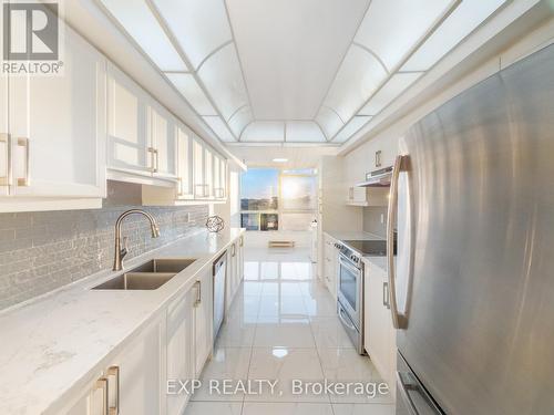 712 - 4725 Sheppard Avenue E, Toronto, ON - Indoor Photo Showing Kitchen With Double Sink With Upgraded Kitchen