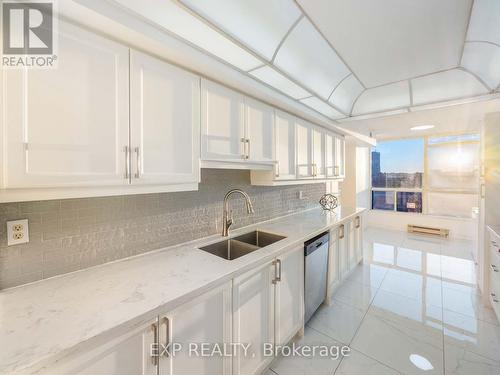 712 - 4725 Sheppard Avenue E, Toronto, ON - Indoor Photo Showing Kitchen With Double Sink