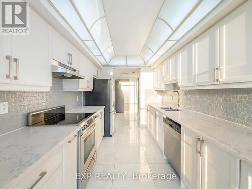 712 - 4725 Sheppard Avenue E, Toronto, ON - Indoor Photo Showing Kitchen With Double Sink With Upgraded Kitchen