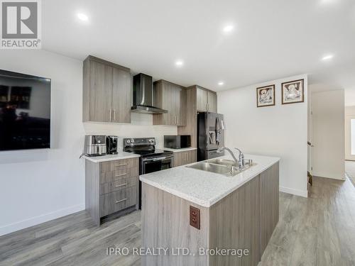 16 Roper Place, Kitchener, ON - Indoor Photo Showing Kitchen With Double Sink