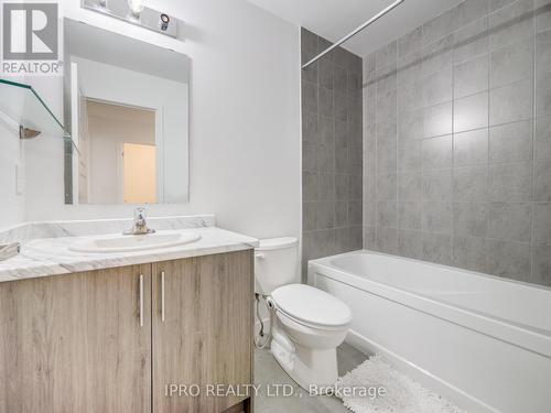 16 Roper Place, Kitchener, ON - Indoor Photo Showing Bathroom