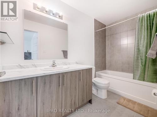 16 Roper Place, Kitchener, ON - Indoor Photo Showing Bathroom