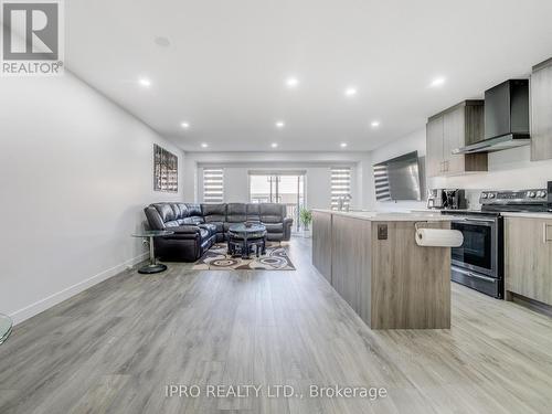 16 Roper Place, Kitchener, ON - Indoor Photo Showing Kitchen