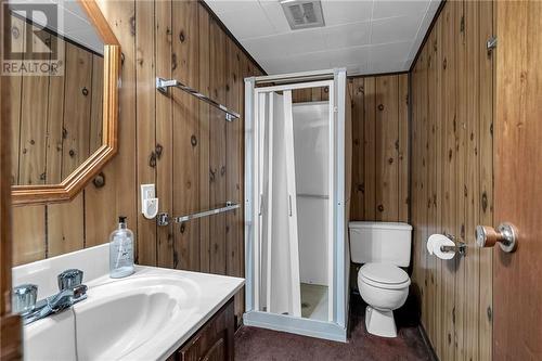 424 Mercier Avenue W, Cornwall, ON - Indoor Photo Showing Bathroom