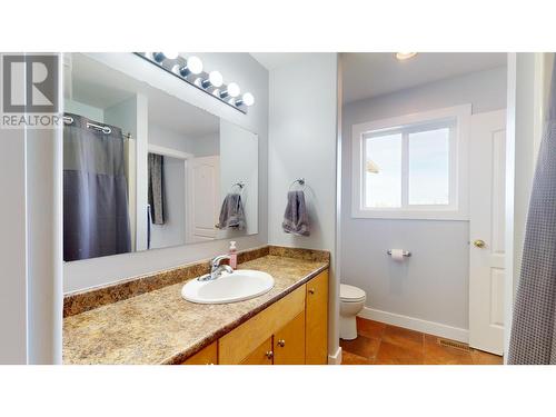 4673 34Th  S Avenue, Cranbrook, BC - Indoor Photo Showing Bathroom