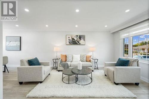 107 Lomar Drive, Toronto, ON - Indoor Photo Showing Living Room