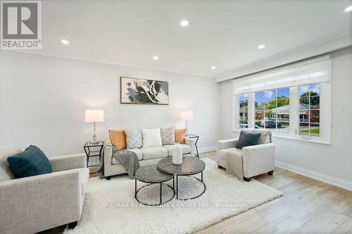 107 Lomar Drive, Toronto, ON - Indoor Photo Showing Living Room