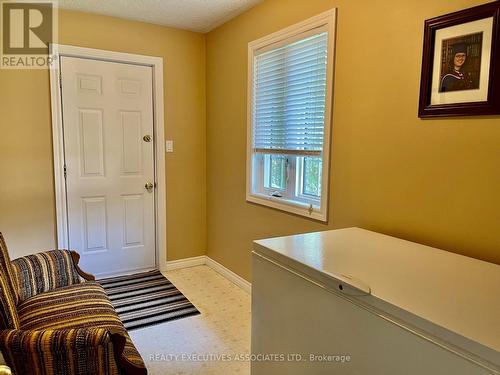 22 Lakeview Boulevard, Kawartha Lakes (Little Britain), ON - Indoor Photo Showing Other Room