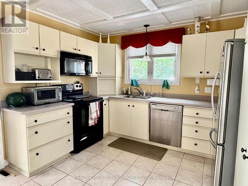 22 Lakeview Boulevard, Kawartha Lakes (Little Britain), ON - Indoor Photo Showing Kitchen