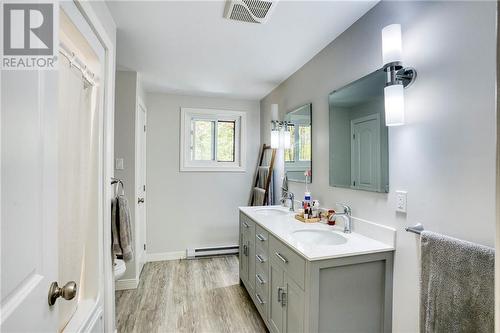 136 Elmsley Crescent, Perth, ON - Indoor Photo Showing Bathroom