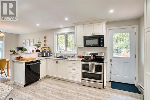 136 Elmsley Crescent, Perth, ON - Indoor Photo Showing Kitchen