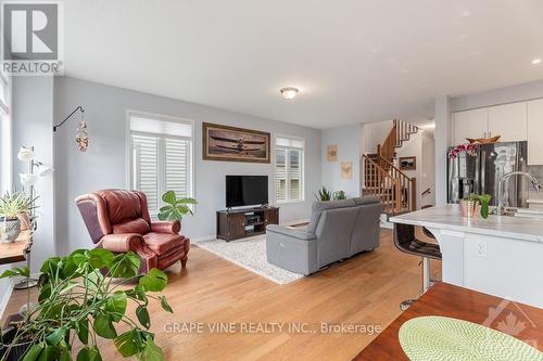 545 Tulip Tree Way, Ottawa, ON - Indoor Photo Showing Living Room