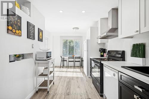 93 Hadden Crescent, Barrie, ON - Indoor Photo Showing Kitchen