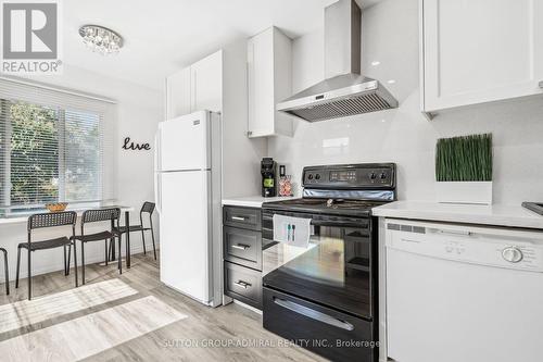 93 Hadden Crescent, Barrie, ON - Indoor Photo Showing Kitchen