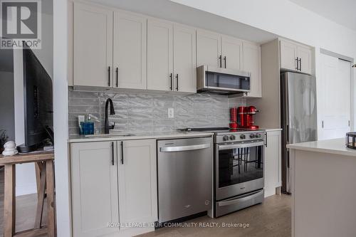 1001 - 1063 Douglas Mccurdy Comm Circle, Mississauga, ON - Indoor Photo Showing Kitchen With Upgraded Kitchen