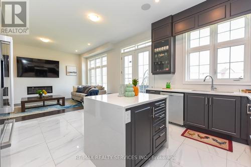 27 Goodview Drive, Brampton, ON - Indoor Photo Showing Kitchen With Upgraded Kitchen