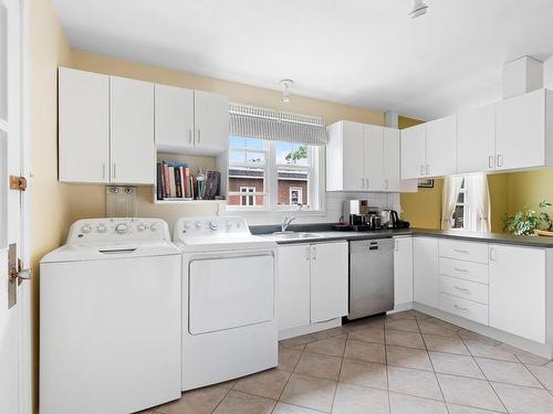 Kitchen - 847  - 849 Av. Madeleine-De Verchères, Québec (La Cité-Limoilou), QC - Indoor Photo Showing Laundry Room