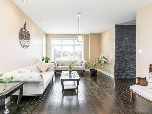 Salon - 7710 Rue De Liverpool, Brossard, QC - Indoor Photo Showing Living Room