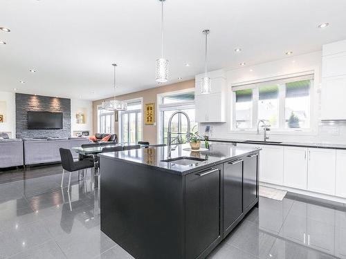 Cuisine - 7710 Rue De Liverpool, Brossard, QC - Indoor Photo Showing Kitchen With Upgraded Kitchen