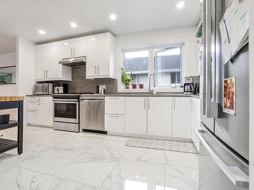 Cuisine - 2332  - 2334 Ch. De Dunkirk, Mont-Royal, QC - Indoor Photo Showing Kitchen With Upgraded Kitchen