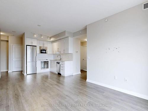 611-50 Ann O'Reilly Rd, Toronto, ON - Indoor Photo Showing Kitchen