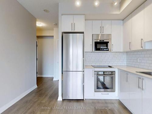 611-50 Ann O'Reilly Rd, Toronto, ON - Indoor Photo Showing Kitchen With Stainless Steel Kitchen With Upgraded Kitchen