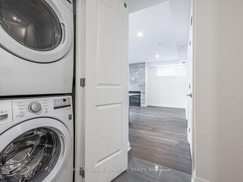 202-285 Avenue Rd, Toronto, ON - Indoor Photo Showing Laundry Room