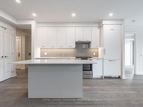 202-285 Avenue Rd, Toronto, ON - Indoor Photo Showing Kitchen