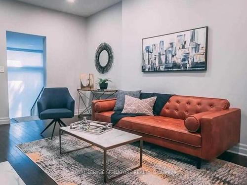 1-7 Bernard Ave, Toronto, ON - Indoor Photo Showing Living Room