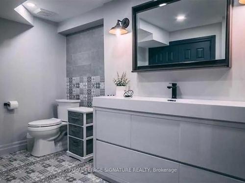 1-7 Bernard Ave, Toronto, ON - Indoor Photo Showing Bathroom