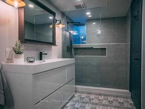 1-7 Bernard Ave, Toronto, ON - Indoor Photo Showing Bathroom