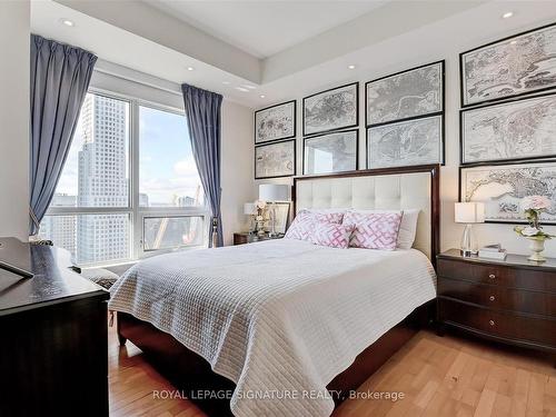 2603-35 Hayden St, Toronto, ON - Indoor Photo Showing Bedroom