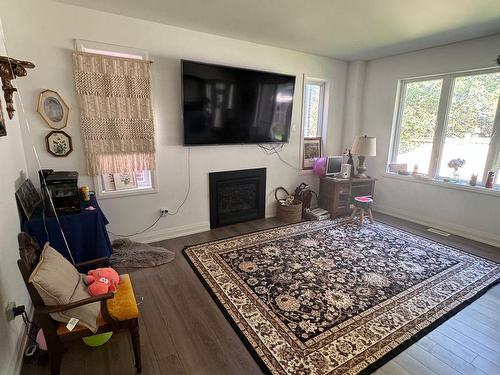 Upper-23 Cyprus Glen, East Gwillimbury, ON - Indoor Photo Showing Living Room With Fireplace