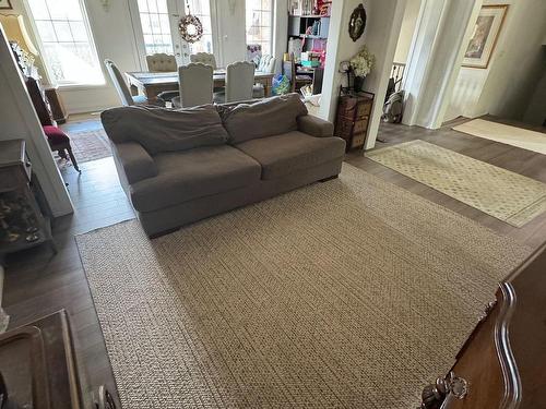 Upper-23 Cyprus Glen, East Gwillimbury, ON - Indoor Photo Showing Living Room