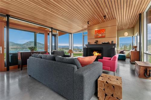 1430 Hillside Avenue, Penticton, BC - Indoor Photo Showing Living Room With Fireplace