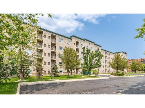 208-5000 Wyandotte, Windsor, ON 