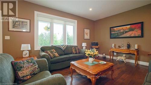 350297 Concession A, Meaford, ON - Indoor Photo Showing Living Room